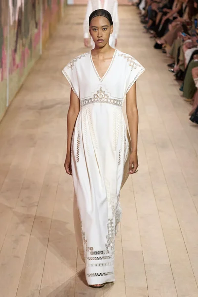 Look 15